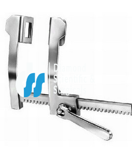 Four blade retractor